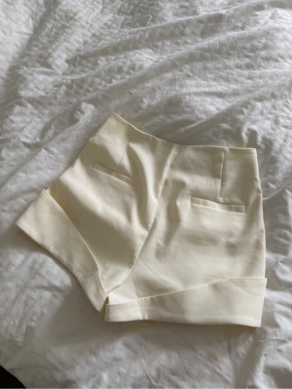 Camila Coelho Cream High-Waist Button-Front Women’s Shorts - Picture 4 of 4
